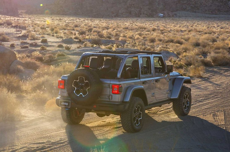 plug-in hybrid and yes, a 470-horsepower Rubicon 392 6.4-liter V8