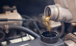 Fill-the-Right-Oil-in-Your-Car