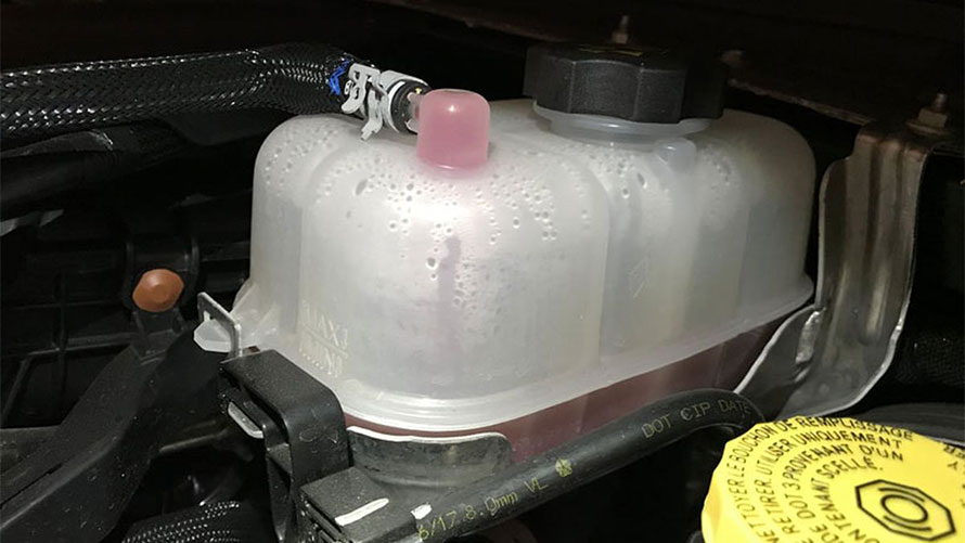 What to Do When the Radiator Coolant Overflow Tank Leaks?